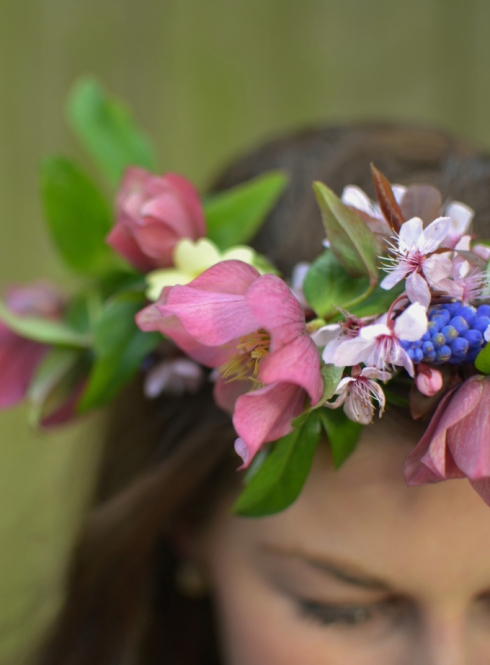 How to make a spring flower crown - step by step at Decorator's Notebook