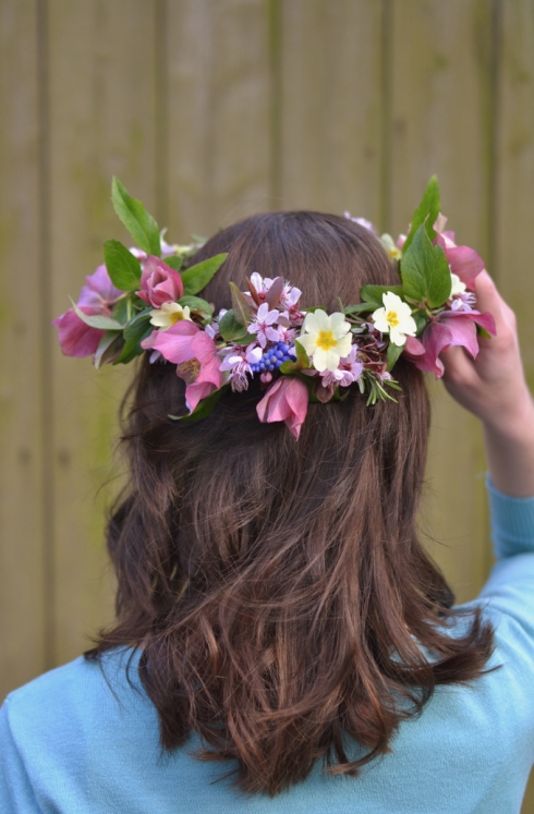 Simple garden flower crown - DIY - Decorator's Notebook blog